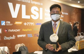 MK体育光电董事长彭双浪荣获潘文渊文教基金会 ERSO Award
